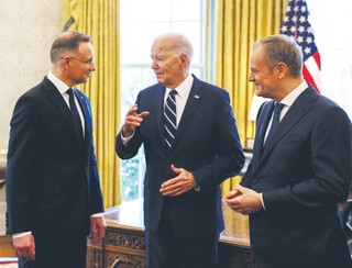 Dwa do zera dla małego pałacu [OPINIA]