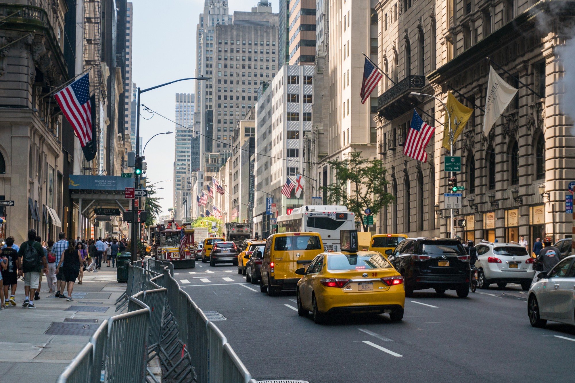 Zemetrasenie s magnitúdou 4,8 otriaslo v piatok husto obývanou metropolitnou oblasťou amerického New Yorku.