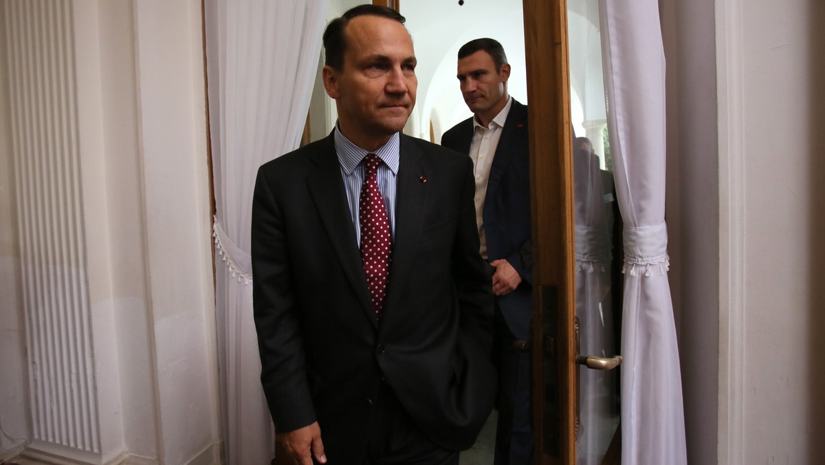 Szef MSZ Radosław Sikorski udaje się we wtorek do Stanów Zjednoczonych, gdzie m.in. weźmie udział w 68. sesji Zgromadzenia Ogólnego Narodów Zjednoczonych oraz będzie uczestniczył w spotkaniach z udziałem sekretarza stanu USA Johna Kerry'ego.