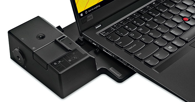 Stacja dokująca dedykowana do Lenovo ThinkPad X1 Carbon. Coraz mniej notebooków ma złącze stacji dokujące.