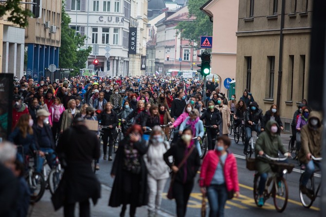 U Sloveniji su u toku antivladini protesti