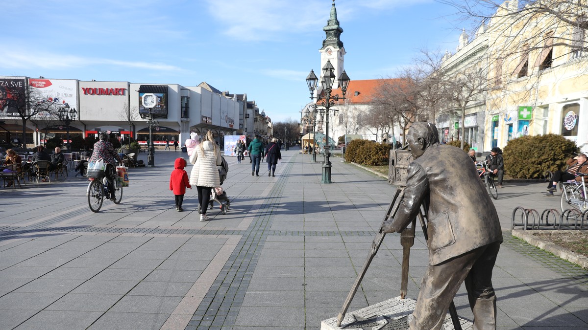 U Somboru se tražila karta više za predstavu "Semper idem", koja traje gotovo šest sati