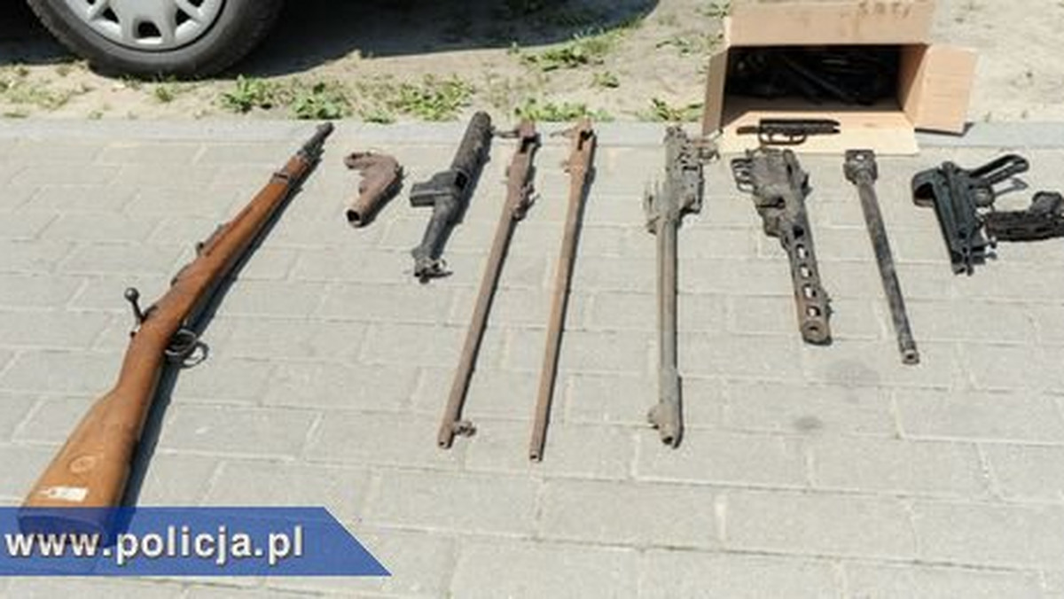Policjanci Wydziału Kryminalnego z siedleckiej komendy podczas przeszukania jednej z posesji w Opolu Nowym ujawnili nielegalny arsenał.