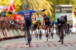 Vuelta a Espana: Kaden Groves wygrał 4. etap. Remco Evenepoel liderem