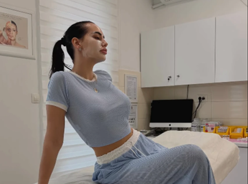 "KLEMPAVA DASKA": Kako je pevačica TRPELA UVREDE I TRANSFORMISALA SE uz PODRŠKU PORODICE - danas više nije ista! (FOTO)