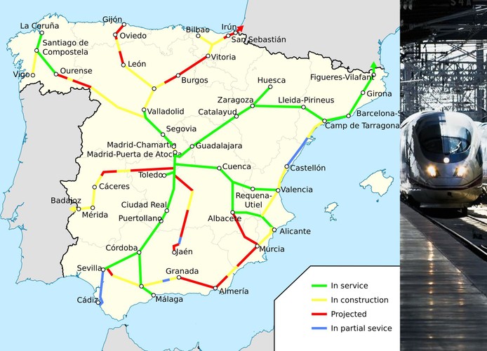 Alta Velocidad Española (AVE), czyli sieci kolei dużych prędkości, funkcjonuje w Hiszpanii od 1992 roku. Otwarto wówczas pierwsze tego typu połączenie pomiędzy Madrytem a Sewillą. Dziś Hiszpania może poszczycić się tytułem europejskiego lidera pod względem długości linii szybkich kolei  – kraj ma ich aż 3100 km. Aktualnie to drugi najlepszy wynik na świecie (po Chinach). Hiszpańska sieć pozwala pociągom rozwijać prędkość do 310 km/h. Na mapie kolorem zielonym zaznaczono funkcjonujące linie, na żółto te, które są w budowie, na czerwono – planowane, zaś na niebiesko te, które są już w częściowym użyciu. Na slajdzie: Mapa sieci kolei dużych prędkości w Hiszpanii (stan na lipiec 2013). Żródło: Wikimedia Commons. Autor: HrAd.