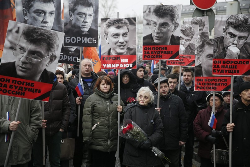 W Moskwie i Petersburgu odbyły się wielotysięczne marsze ku czci Borysa Niemcowa. Zastrzelonego w piątek lidera rosyjskiej opozycji wspominano również na mniejszych marszach i pikietach w innych rosyjskich miastach - Nowosybirsku, Niżnym Nowogrodzie, Woroneżu i Orenburgu.