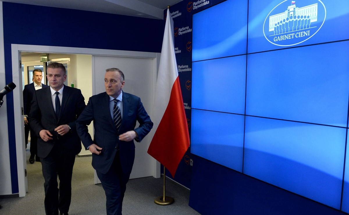 Przewodniczący PO Grzegorz Schetyna i poseł Bartosz Arłukowicz