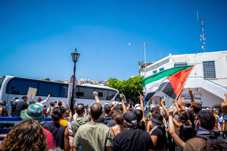 Protesti  zbog dolaska izraelskog kruzera na Krit