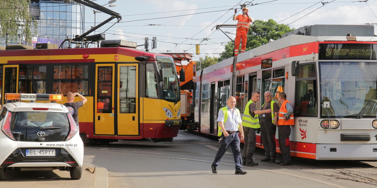 Wykolejenie tramwaju na pl. Reymonta