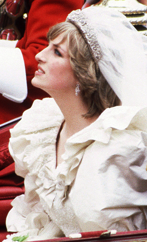 Księżna Diana w sukni Elizabeth Emanuel