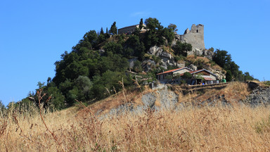 Ruiny słynnego włoskiego zamku w Kanossie coraz bardziej zaniedbane