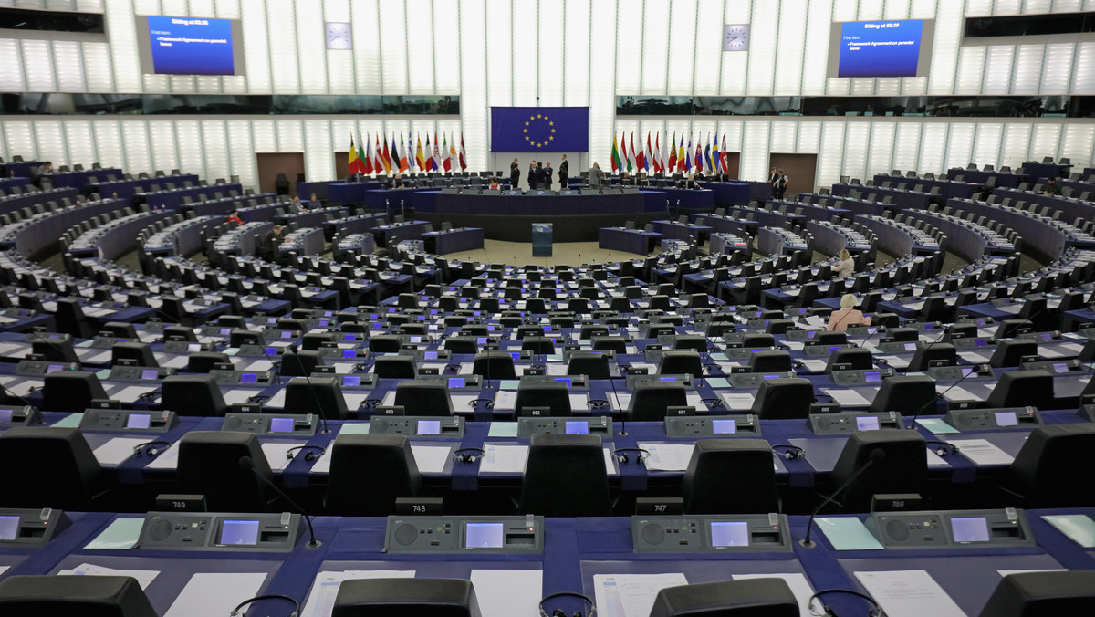 Prezydium Parlamentu Europejskiego odrzuciło propozycję najmniejszej choćby kontroli sposobu, w jaki deputowani wykorzystują ich roczny ryczałt niemal 50 tys. euro na "ogólne wydatki". Oburzeni są nawet niektórzy europosłowie, pisze Maïa de La Baume z POLITICO.