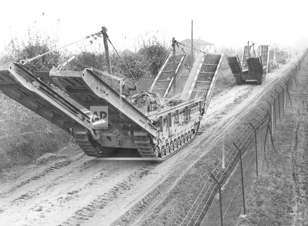 Churchill ARK (Armored Ramp Carrier) – brytyjski ciężki czołg piechoty z okresu II wojny światowej