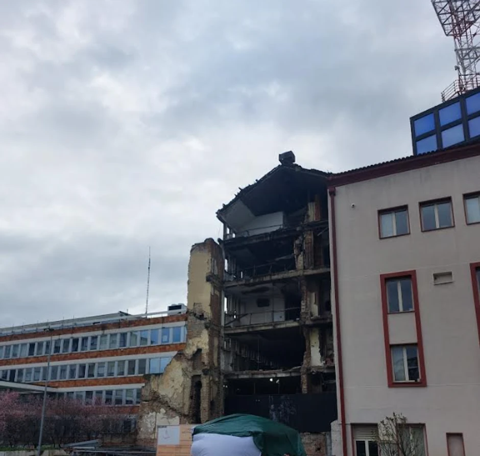 Razrušena zgrada RTS-a