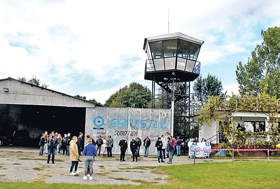 Uz prezentaciju kluba, članova i aerodroma, prikaz dokumentarnog filma o Sariću, održan je i letački program