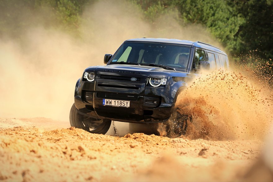 Land Rover Defender 110 