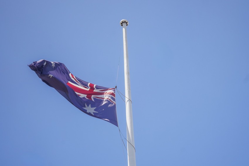 Zastave na pola koplja u Australiji nakon masakra na plaži