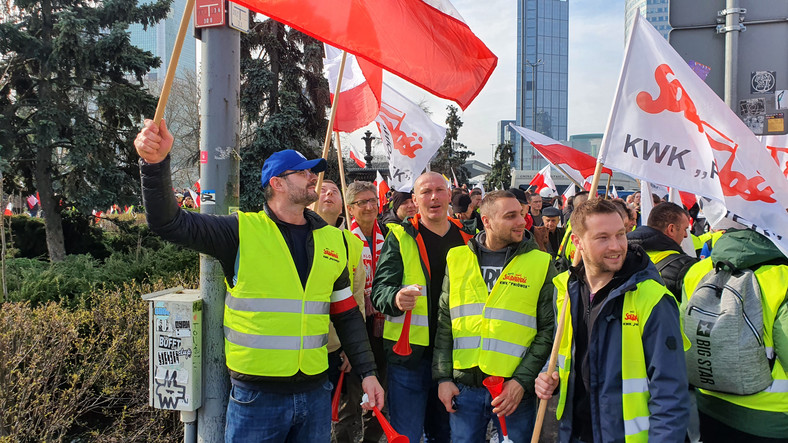 Górnicy na marszu rolników w Warszawie