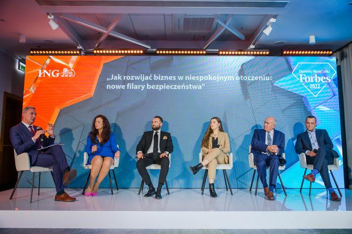 Paweł Zielewski, redaktor naczelny Forbesa, poprowadził w Katowicach debatę z ekspertami, starając się poznać odpowiedź na pytanie o to, jak rozwijać biznes w turbulentnych czasach.