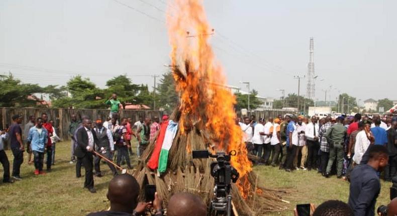 Defectors burn brooms, APC's official symbol