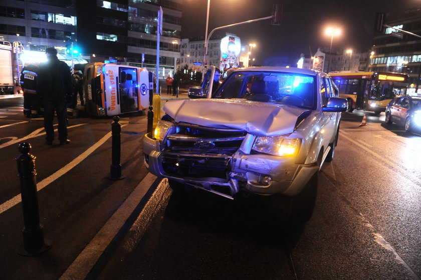 Ford uderzył w ambulans transportujący krew