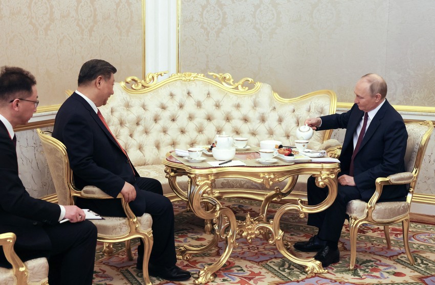 Si Đinping i Vladimir Putin pili su čaj u Moskvi prošle godine