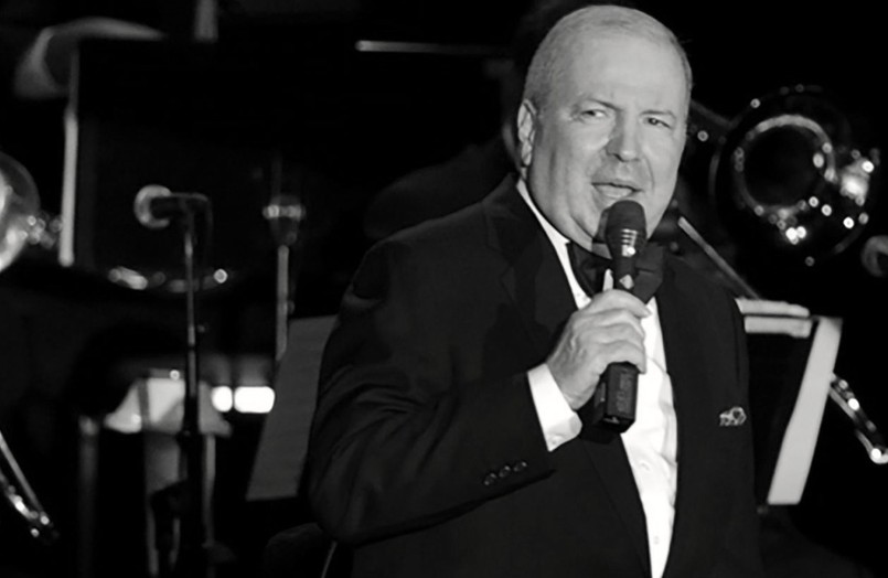 Frank Sinatra Jr. i jego  big band podczas koncertu "Sinatra Sings Sinatra" (2010)