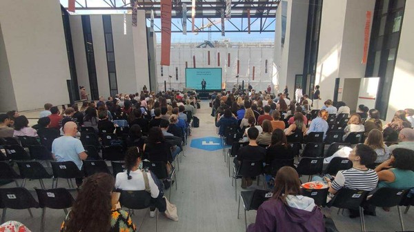 PWE to także impuls dla gospodarki. Gdy gospodarzem był Rotterdam, uczestnicy wydarzenia spędzili tam średnio cztery noce, a ich średnie indywidualne wydatki wynosiły 532 euro, co dało łączną kwotę 381 000 euro od samych uczestników.