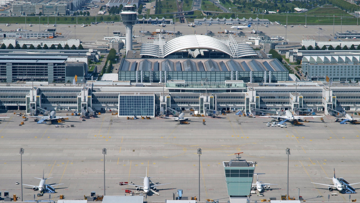 Od 28 marca 2016 roku Lufthansa zaoferuje połączenie między Rzeszowem a Monachium siedem razy w tygodniu. Nowa trasa zastąpi dotychczasowe rejsy ze stolicy Podkarpacia do Frankfurtu.