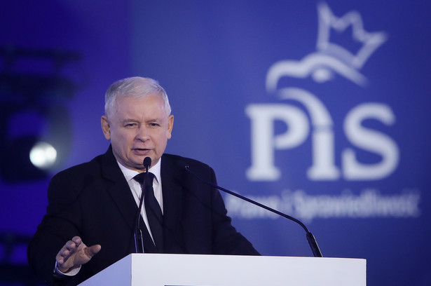 Prezes PiS Jarosław Kaczyński przemawia na konwencji wyborczej partii