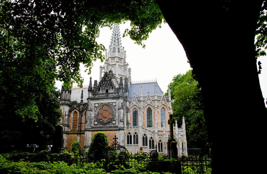 Koszt budowy kaplicy Karola Scheiblera wraz z wystrojem i wyposażeniem wyceniono na 220 tys. rubli. 