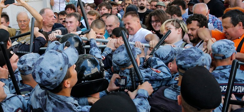 Rosja: niezależna dziennikarka przesłuchana po protestach w Moskwie