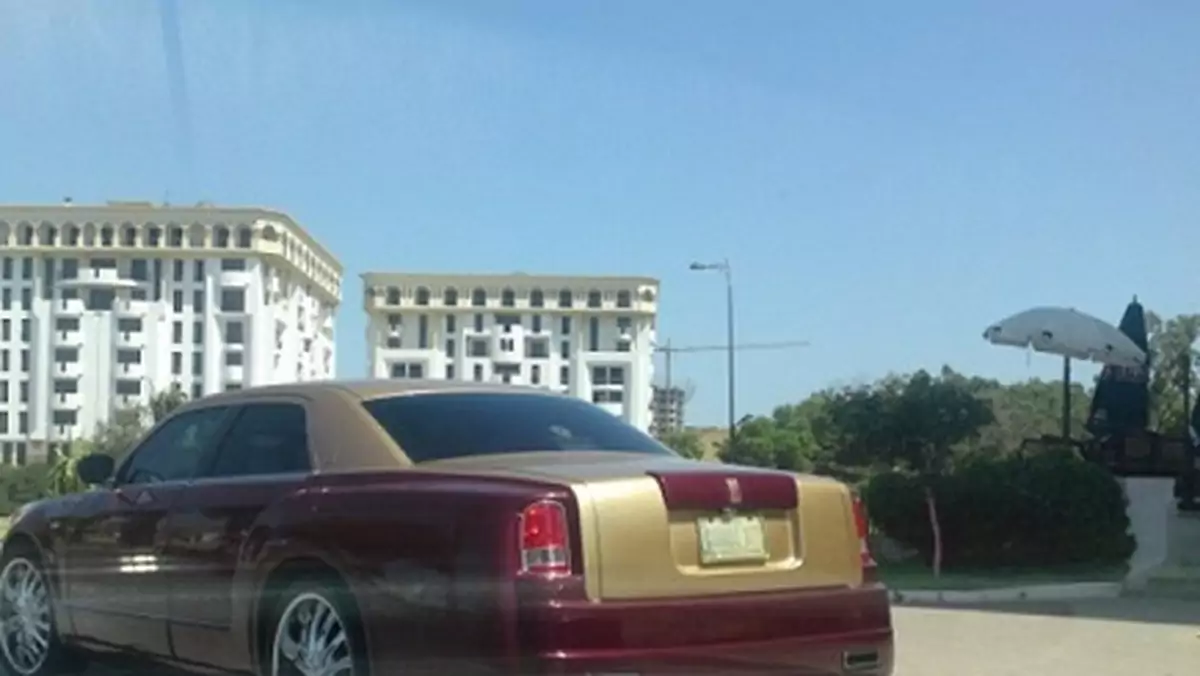 Chrysler 300 C wygląda jak Rolls Royce Phantom