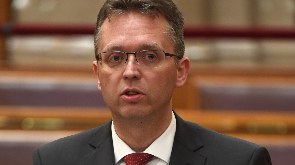 Azonnali béremelést követelnek az egyetemi dolgozók: a kormány egyelőre türelmet kér