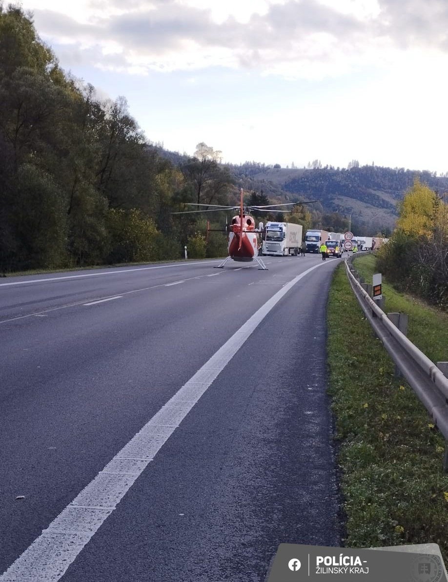 Prevoz vrtuľníkom z nehody Krasno nad Kysucou