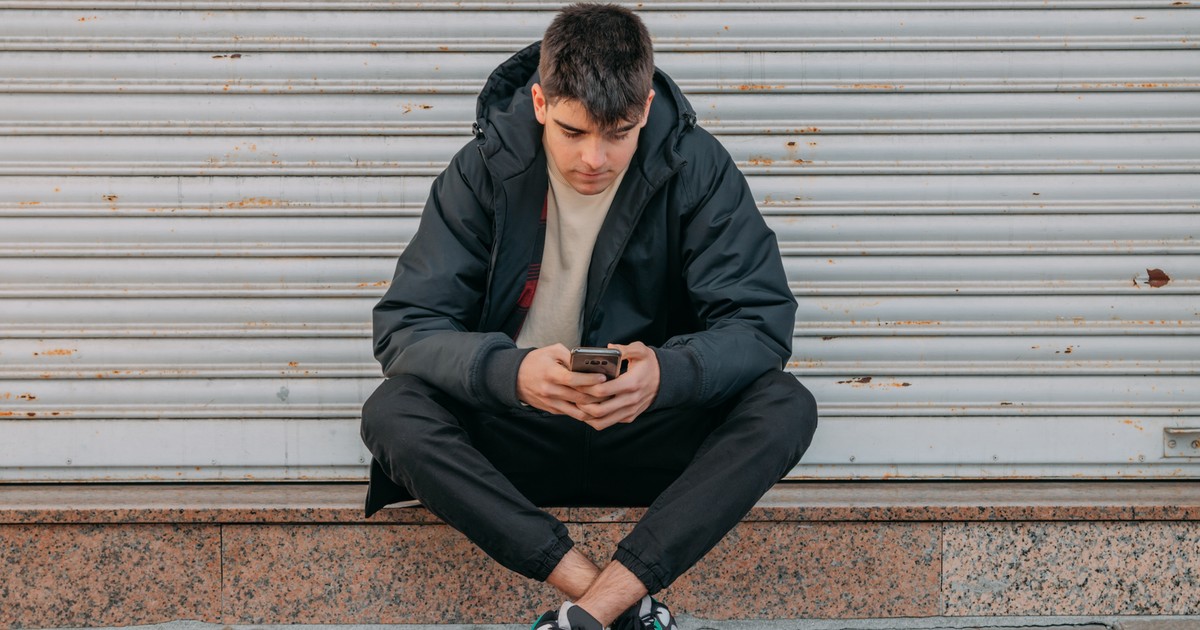 Boją się, iż rodzic zabierze telefon. Ukrywają, iż są ofiarami przemocy