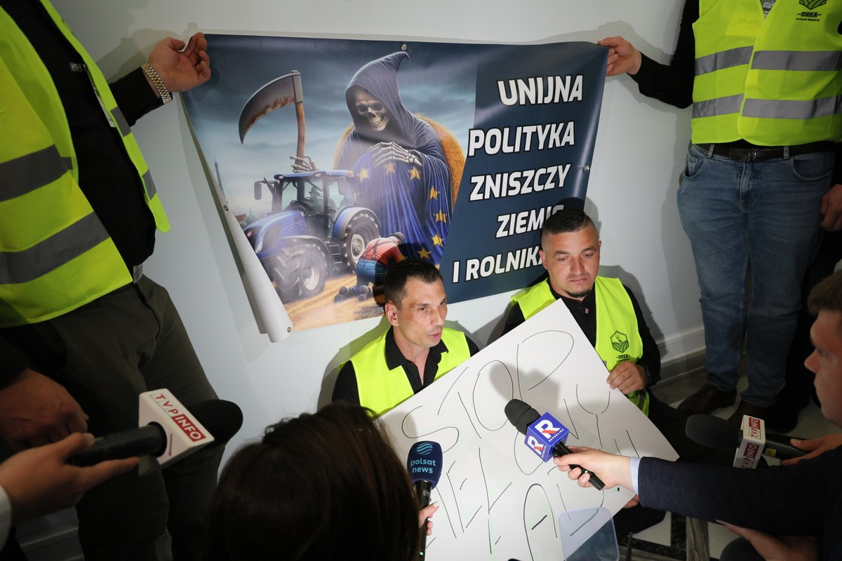Grupa rolników okupuje Sejm