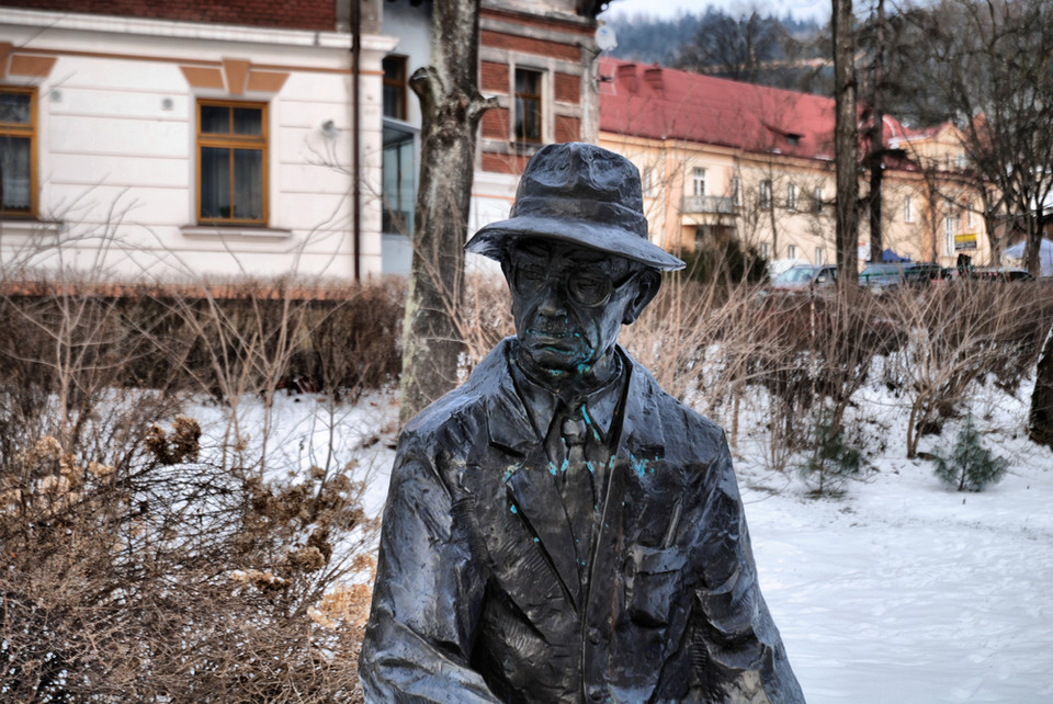 Krynica-Zdrój, figura Nikifora Krynickiego