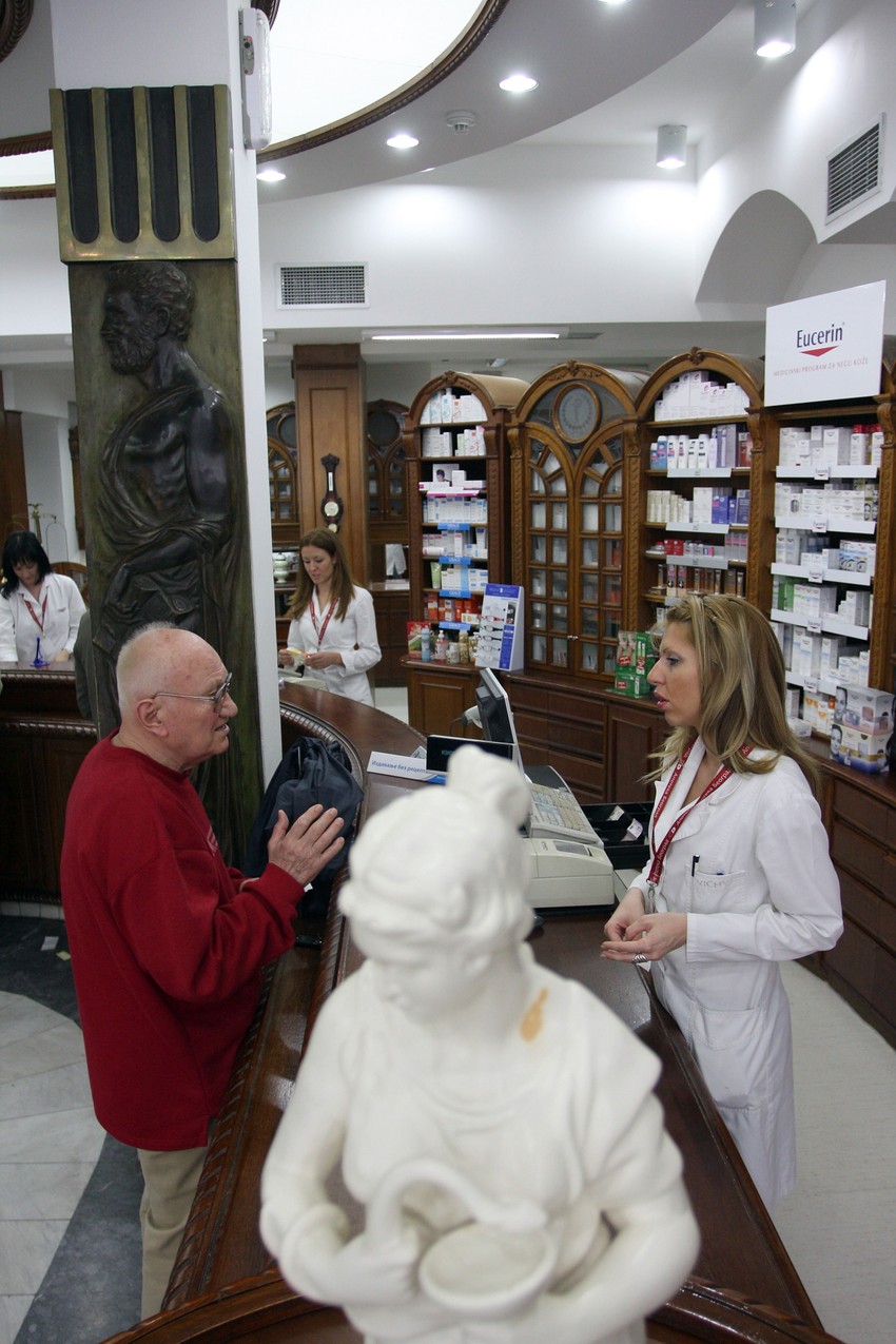 Lek za hepatitis je skup, ali ga je teško i naći u apotekama