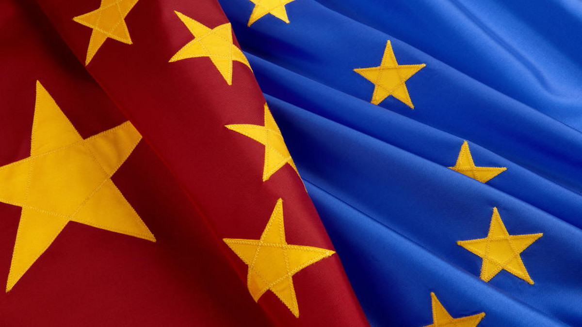 Komisja Europejska nie wyklucza negocjacji w sprawie strefy wolnego handlu z Chinami, ale uważa, że teraz nie jest jeszcze na to pora. Bruksela odniosła się w ten sposób do propozycji brytyjskiego premiera Davida Camerona, który podczas swojej wizyty w Pekinie, apelował o utworzenie unijno-chińskiej strefy.