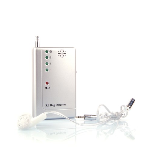<b>Wykrywacz kamer i podsłuchów</b>
<br><br>
Coś dla osób, które cenią sobie swoją prywatność. Urządzenie wykrywa kamery i podsłuchy pracujące w szerokim zakresie częstotliwości od 10 MHz do 6.0 GHz, które znajdują się w odległości 10 metrów od detektora. Zbliżanie się do źródła sygnału powoduje intensywniejszą sygnalizację diodami LED lub mocniejsze wibracje.
