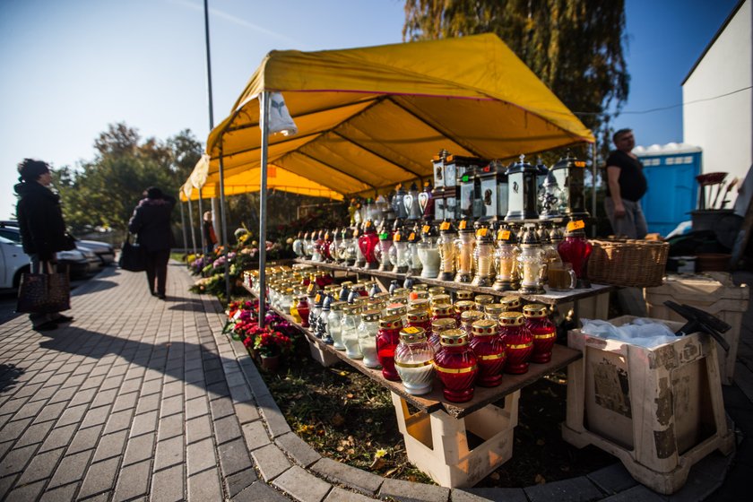 Zabrali parking kierowcom, żeby zrobić targowisko