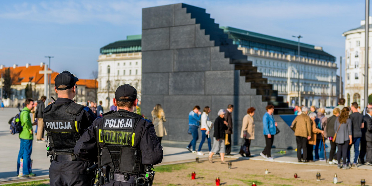 Pomnik smoleński ma ochronę policji