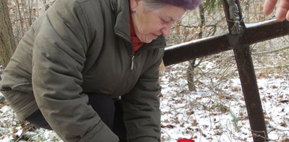 Matka ofiary pedofila. Przez 25 lat nie odwiedzała leśnej mogiły syna. Teraz...