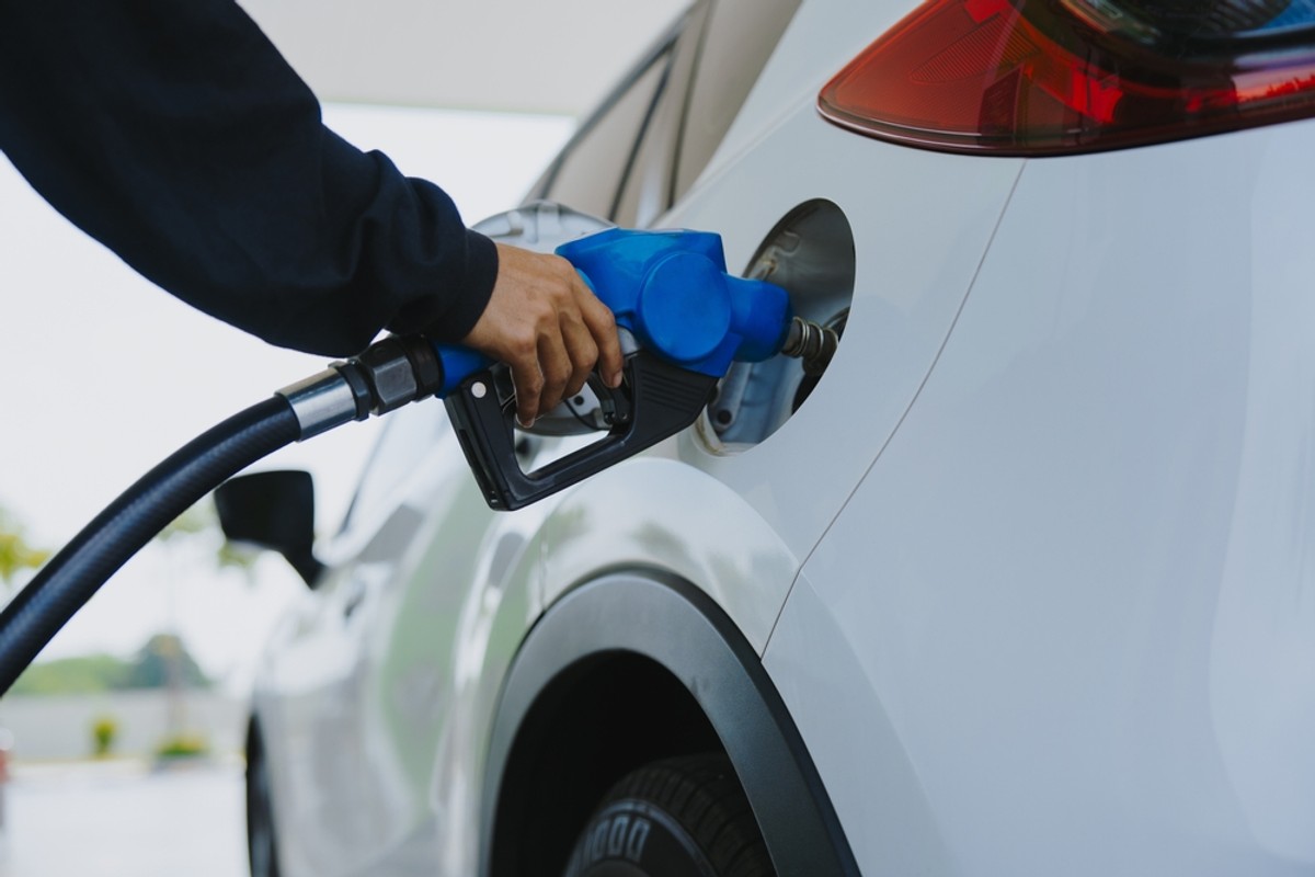 Tańsze tankowanie na Mikołaja? Eksperci prognozują ceny paliw