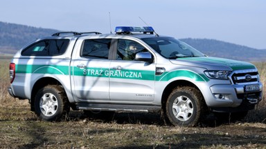 Grójec: Straż graniczna zatrzymała trzech Afgańczyków. Wjechali do Polski w naczepie z jabłkami