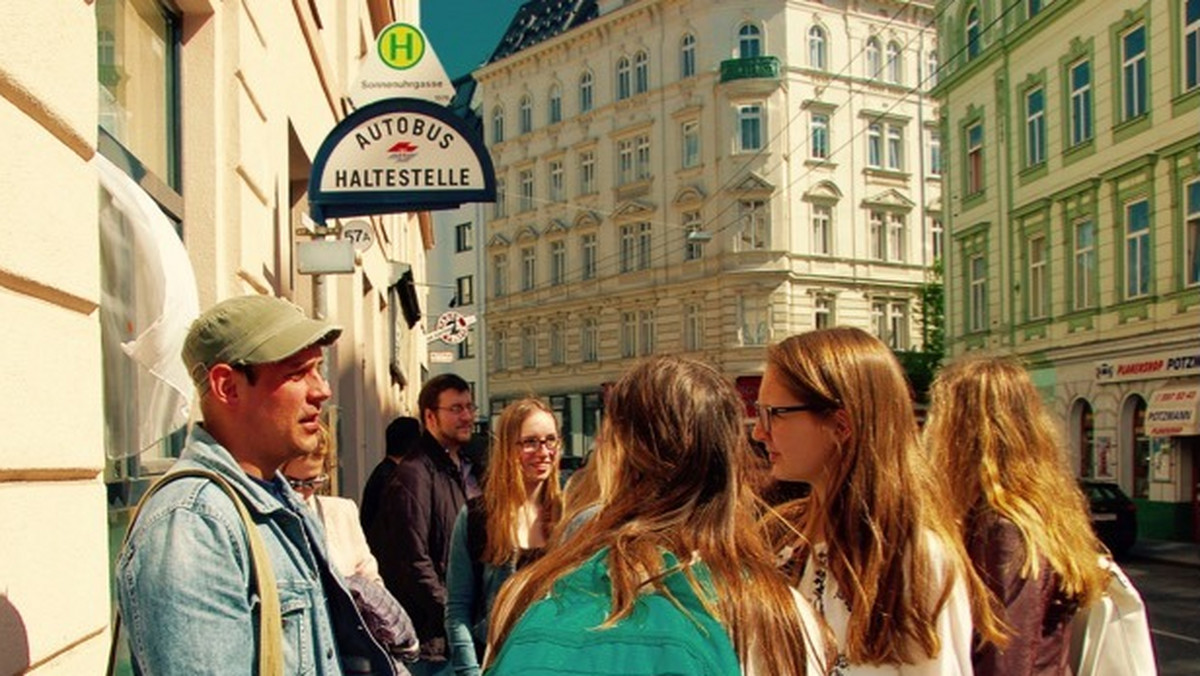 Austriacką stolicę, Wiedeń, można nie tylko w szczycie sezonu turystycznego, ale przez cały rok zwiedzać w bardzo niecodzienny sposób. Inne oblicze miasta pokazują bezdomni w ramach wycieczek "Shade Tours".