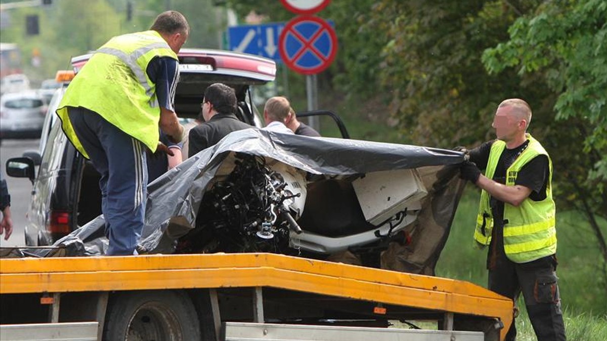 Prokuratura w Elblągu po półrocznym śledztwie postawiła zarzuty dwóm drogowcom, w sprawie wypadku w którym zginał policjant z Ostródy. Zdaniem śledczych do wypadku doszło na skutek złego oznakowania przez drogowców remontowanego odcinka drogi.