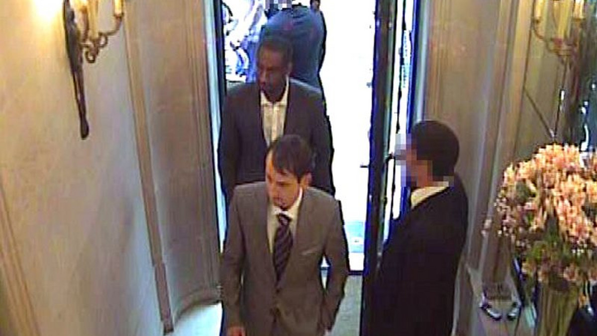 Dwoje ludzi zostało aresztowanych w związku z napadem na londyński salon jubilerski Graff - podaje BBC.